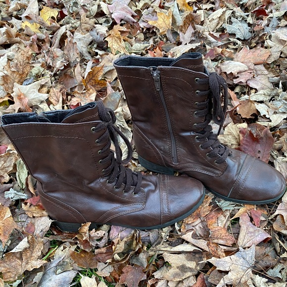 🟢5/$25 Brown boots - Picture 3 of 16
